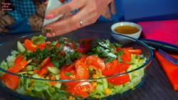 название картинки Салат с консервированным тунцом, кукурузой и яйцом