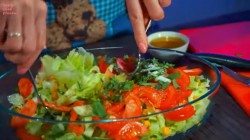 название картинки Салат с консервированным тунцом, кукурузой и яйцом