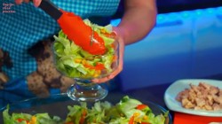 название картинки Салат с консервированным тунцом, кукурузой и яйцом