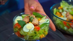 название картинки Салат с консервированным тунцом, кукурузой и яйцом