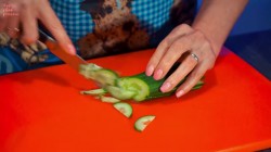 название картинки Салат с консервированным тунцом, кукурузой и яйцом