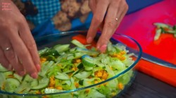 название картинки Салат с консервированным тунцом, кукурузой и яйцом