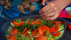 название картинки Салат с консервированным тунцом, кукурузой и яйцом