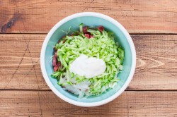 Салат с копченой колбасой и свежим огурцом