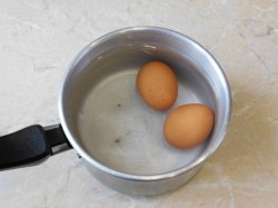 название картинки Салат с копченой колбасой кукурузой и капустой