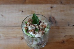 Салат с копченой курицей и черносливом