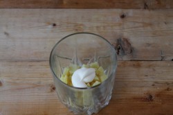 Салат с копченой курицей и черносливом