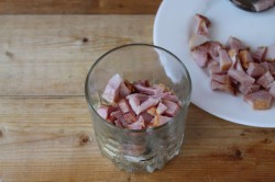 Салат с копченой курицей и черносливом