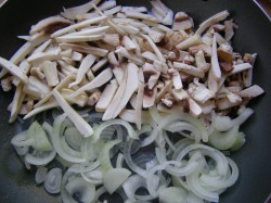 название картинки Салат с копченой курицей и грибами шампиньонами