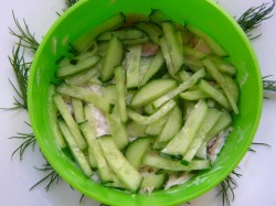 название картинки Салат с копченой курицей и грибами шампиньонами