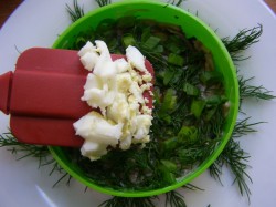 название картинки Салат с копченой курицей и грибами шампиньонами