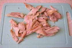 название картинки Салат с копченой курицей и кукурузой
