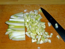 название картинки Салат с копченой курицей и огурцом