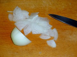 название картинки Салат с копченой курицей и огурцом