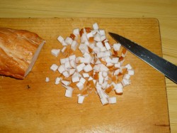 название картинки Салат с копченой курицей и огурцом