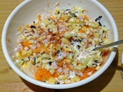 название картинки Салат с копченой курицей и огурцом