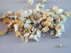 название картинки Салат с копченой курицей и сухариками