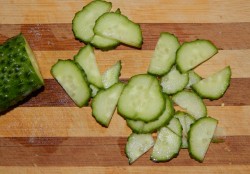 название картинки Салат с копченой курицей и сухариками