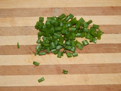 название картинки Салат с копченой курицей и сухариками