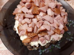 название картинки Салат с копченой курицей Муж любимый