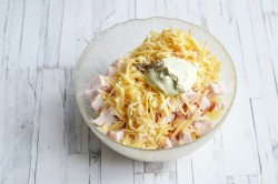 название картинки Салат с копченой куриной грудкой и ананасами