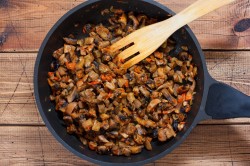 Салат с копченой куриной грудкой и шампиньонами