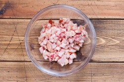 Салат с копченой куриной грудкой и шампиньонами