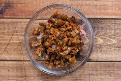 Салат с копченой куриной грудкой и шампиньонами