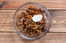 Салат с копченой куриной грудкой и шампиньонами