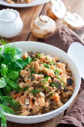 Салат с копченой куриной грудкой и шампиньонами