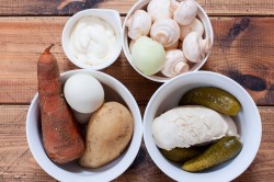 название картинки Салат Сказка с курицей и шампиньонами