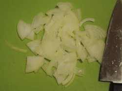 название картинки Салат с копченым окорочком и грибами