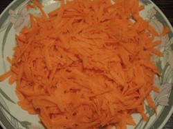 название картинки Салат с копченым окорочком и грибами