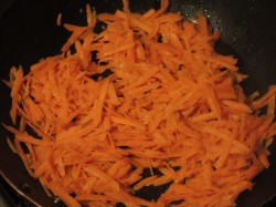 название картинки Салат с копченым окорочком и грибами