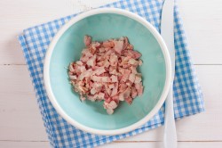 название картинки Салат с копченым окорочком и кукурузой