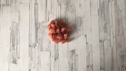 Салат с копчёной курицей и помидорами