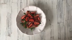 Салат с копчёной курицей и болгарским перцем