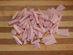 Салат с корейской морковью и колбасой