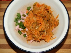 Салат с корейской морковью и колбасой