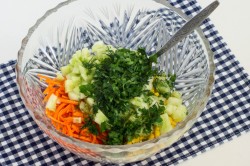 название картинки Салат с корейской морковью и кукурузой
