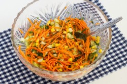 название картинки Салат с корейской морковью и кукурузой