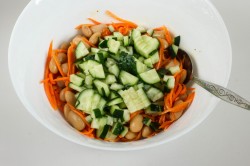 название картинки Салат с корейской морковью и огурцом