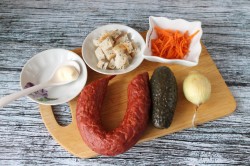 название картинки Салат с корейской морковью и сухариками