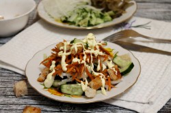 название картинки Салат с корейской морковью и сухариками