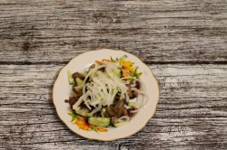 название картинки Салат с корейской морковью и сухариками