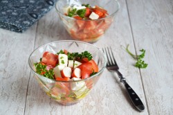 Салат крабовые палочки помидоры сыр