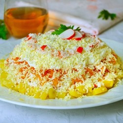 Салат с крабовыми палочками и картошкой на Новый год