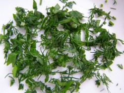 Салат с крабовыми палочками, луком, зеленью и майонезом - шаг 6 Салат с крабовыми палочками, луком, зеленью и майонезом - шаг 6