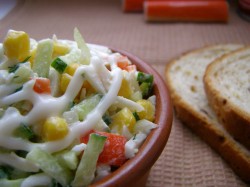 Салат с крабовыми палочками, луком, зеленью и майонезом - шаг 8 Салат с крабовыми палочками, луком, зеленью и майонезом - шаг 8