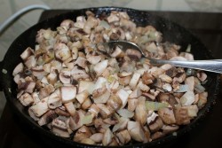 название картинки Салат с крабовыми палочками, огурцами и шампиньонами
